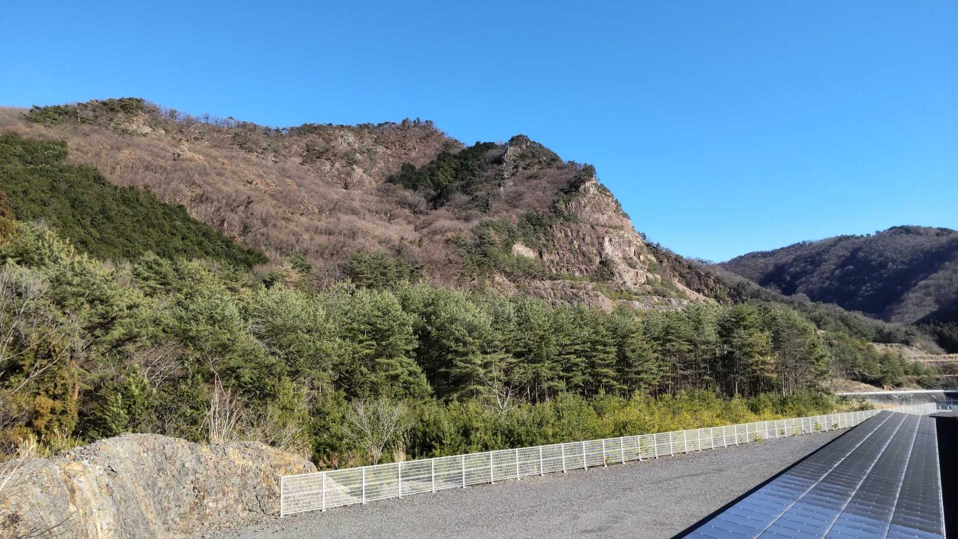 採石場境界を辿りあの岩場から🐾💦