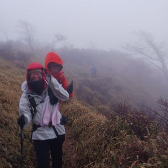 再びガスガス&爆風。
それでも楽しそうな表情のあろりんさんとケンジさん。