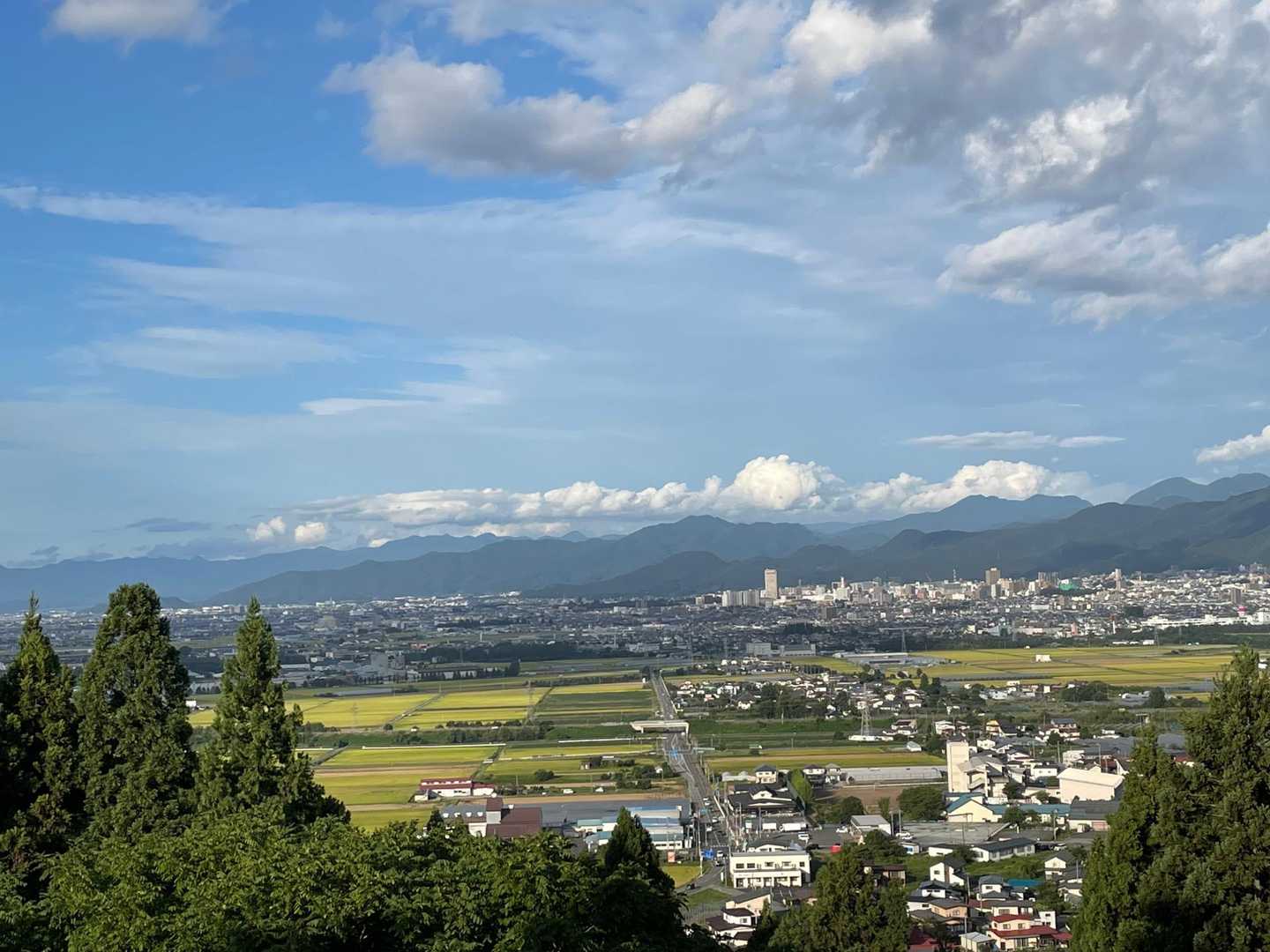 山形市内　一望😊　遠く葉山、月山も見えます