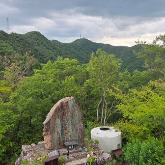 さっきまでいた明王山が見えてる🫡