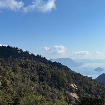 弥山ありがとう〜😊
ロープウエーに戻らずそのまま下りるね〜🤗
