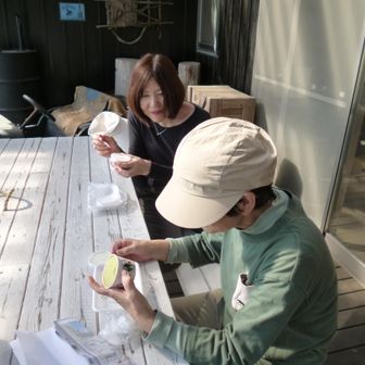 食べます。ちなみにソフトクリームは販売しておりません！。