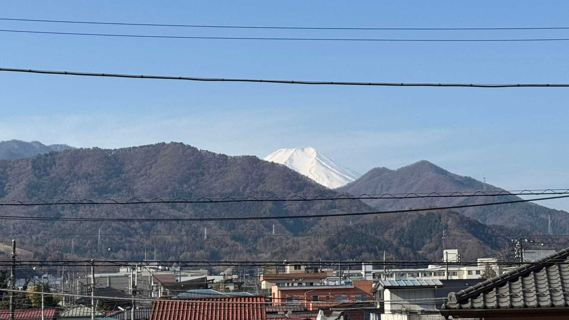 このあとお寺のお墓の横を通り結構な急坂を登って富士山展望台へ
