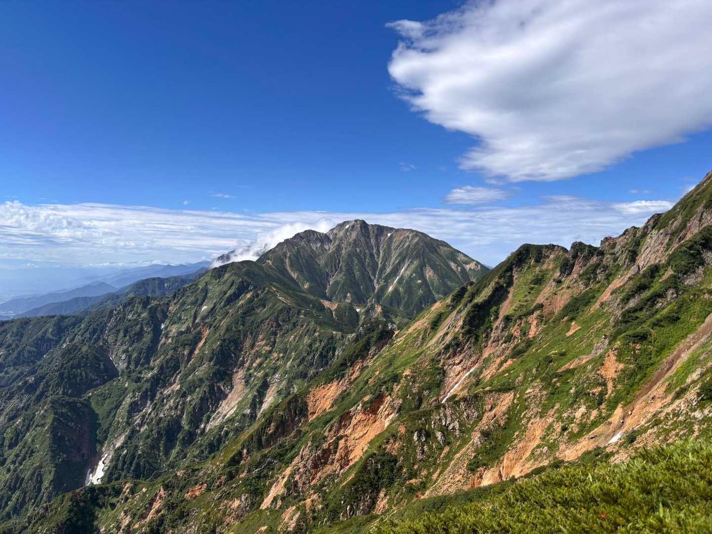 明日登る五竜岳⛰️
ガスが取れて格好いい山容が🤩