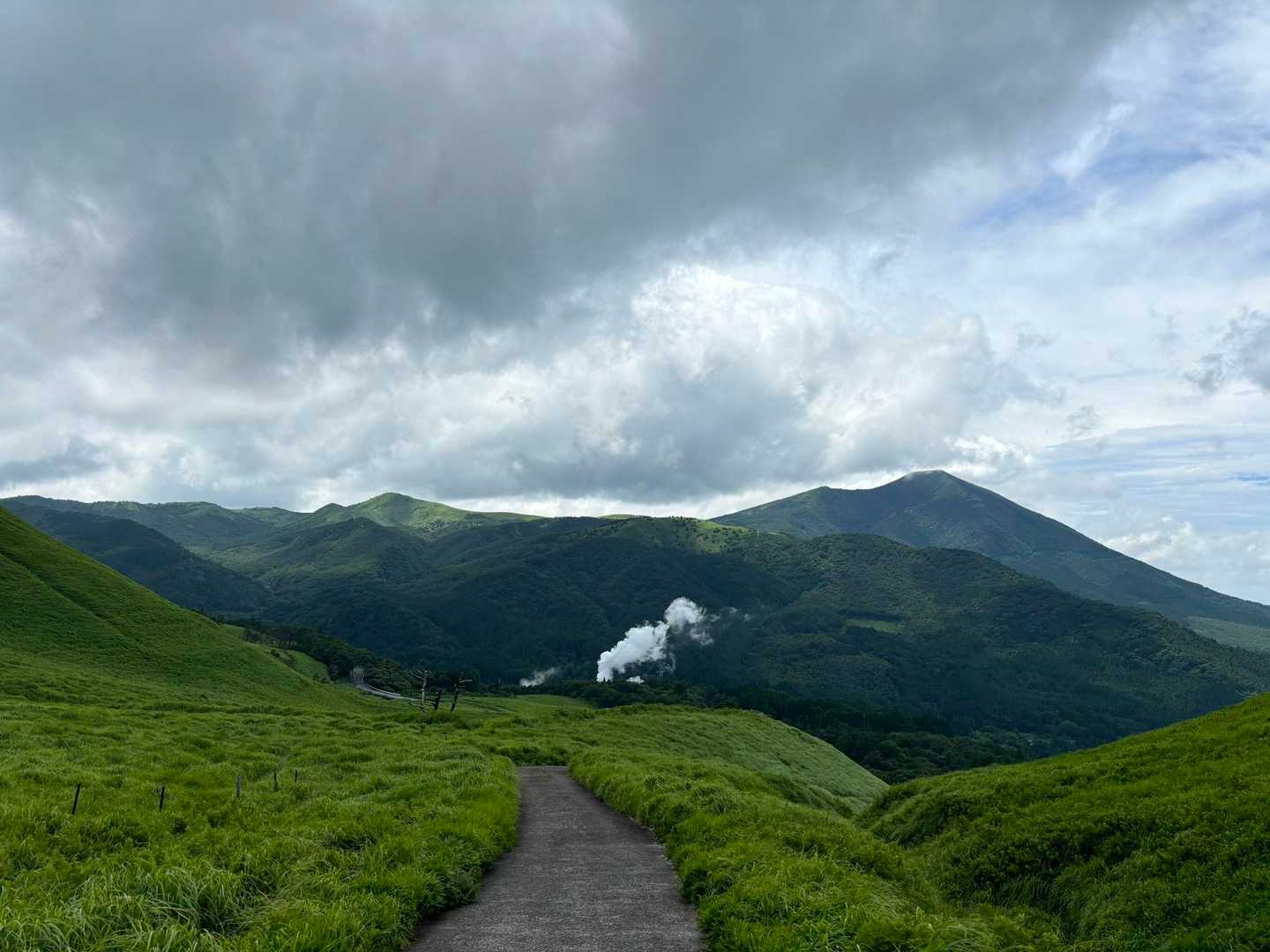 涌蓋山方面はまだ厚い雲☁️☁️
八丁原発電所がﾓｸﾓｸしてます☁️