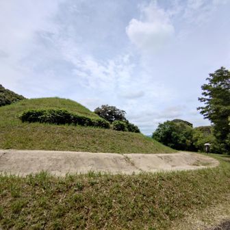 五郎山古墳　２段築成の円墳
経32m　高さ5.5m