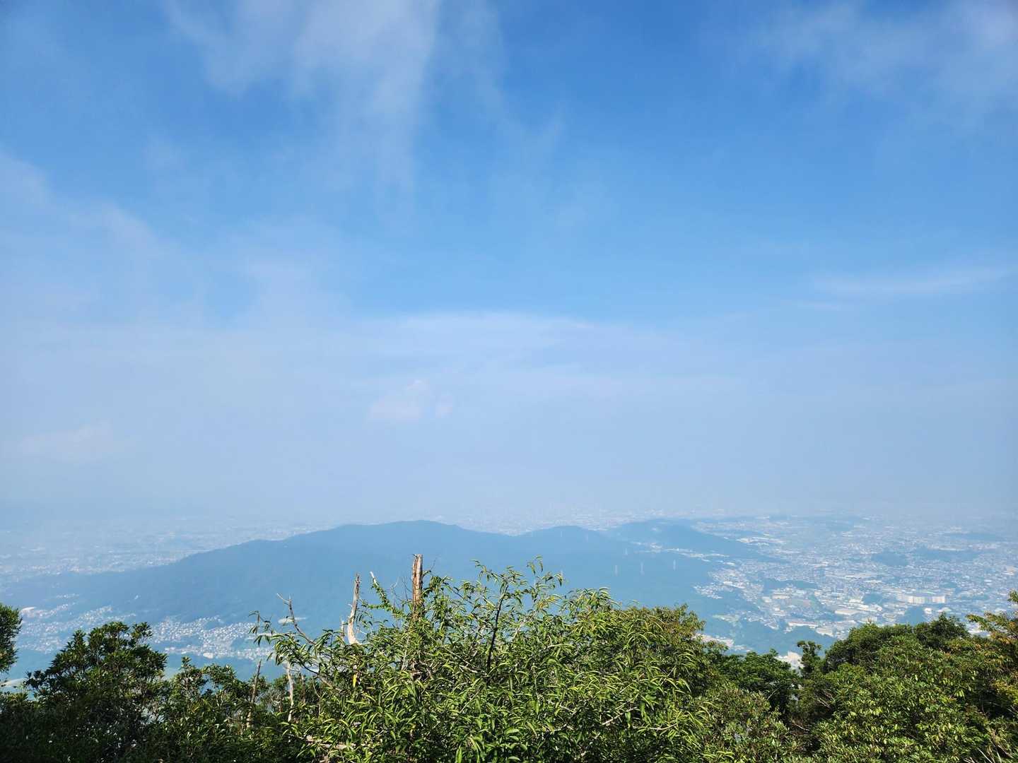 今日は霞んでいます☁️☁️☁️