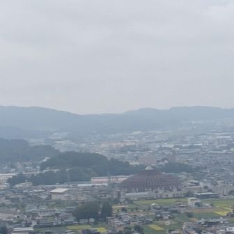 頂上から
サンドーム福井がみえる