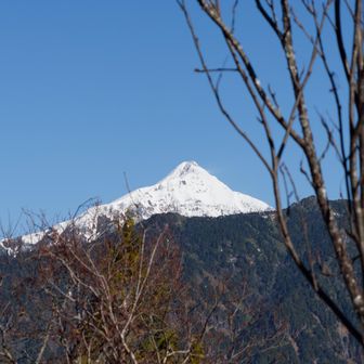 槍ヶ岳?かな。来年は登ってみたい