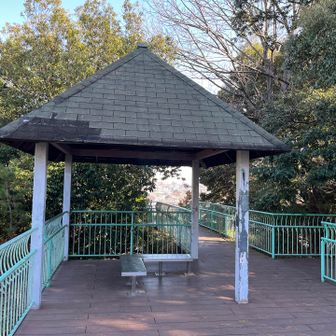 三角点どこ？
このでっかい三角？
ちゃうか😅
まあ、いいや（笑）