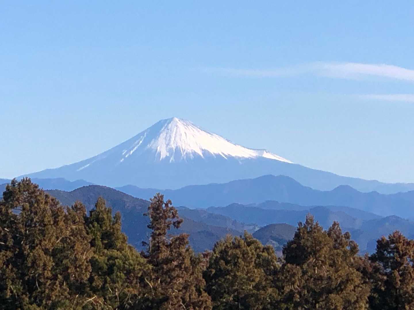 まっしろな富士山になりました😳
冬富士美し過ぎる！