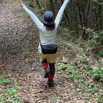 下山途中
あっ、山頂でグリコポーズ忘れたよ✌️