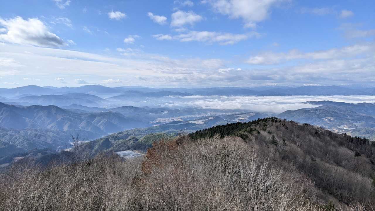 高山市方面。南は天気良さげ