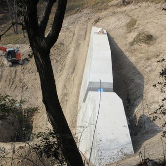 堰堤へ降りて来ます