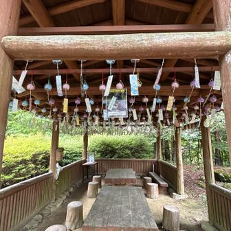 🎐🎐🎐『松倉シンボル広場』🎐🎐🎐

今日は風もなく静かな風鈴🎐