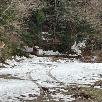 ジムニーしか無理ぽい
道狭しランクルなら転倒かな😁
