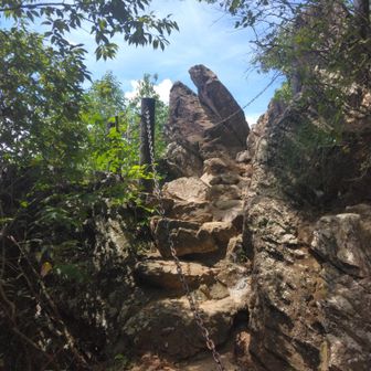 天覧山。鎖場