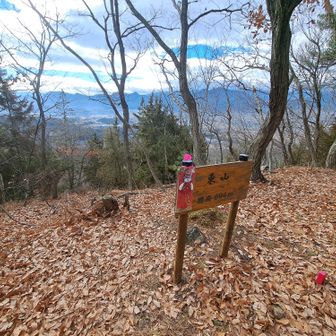 東山。
クリスマスの装飾。
地元の登山道　管理されてる方と少しお話ししました。