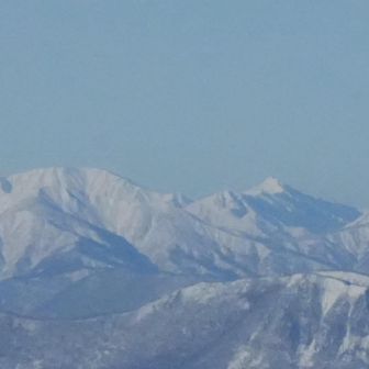 七ヶ岳の向こうには荒沢岳？越後駒？