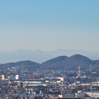 白いのは八ヶ岳のどれか