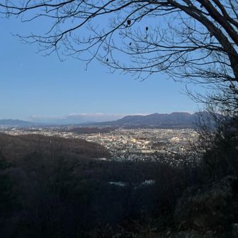 快晴だけど東の空は雲がある☁️