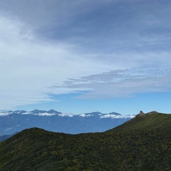 左から間ノ岳、北岳、仙丈ヶ岳、甲斐駒ヶ岳