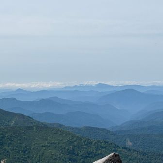 幾重にも重なる山並み　今日は遠くまで見えます