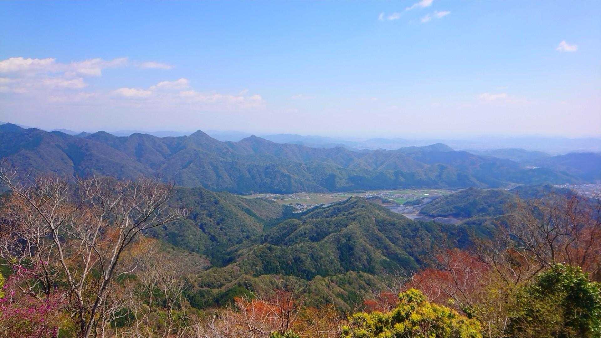 明神山から七種山方面を望む