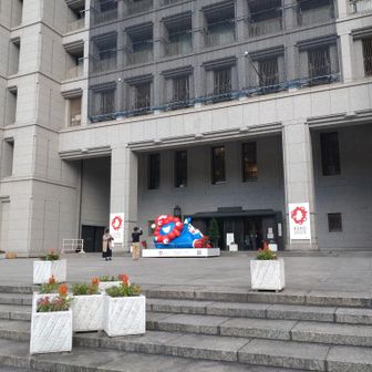 大阪市 大阪市役所前。
あそこまで行きたくないのでここから写真撮ってたら、車来るから危ないよと警備員に注意されました🥺