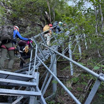 中間道なのに、激登り
そして下りの梯子も😭