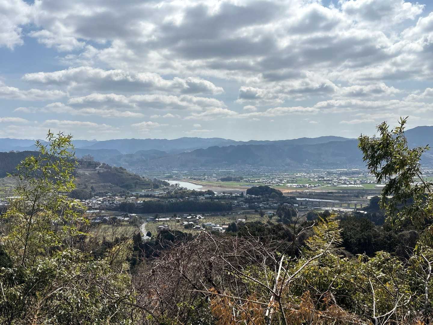 筑後川の向こうに耳納連山