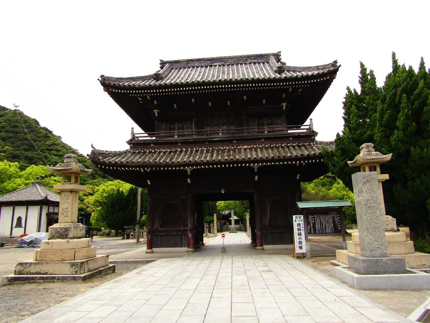 スタート地点普賢寺に戻ってきました
週末は３年ぶりにお祭りがあるらしく準備で忙しそうでした
