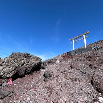 お地蔵さんと鳥居⛩️今日も無事下山できます様に🙏