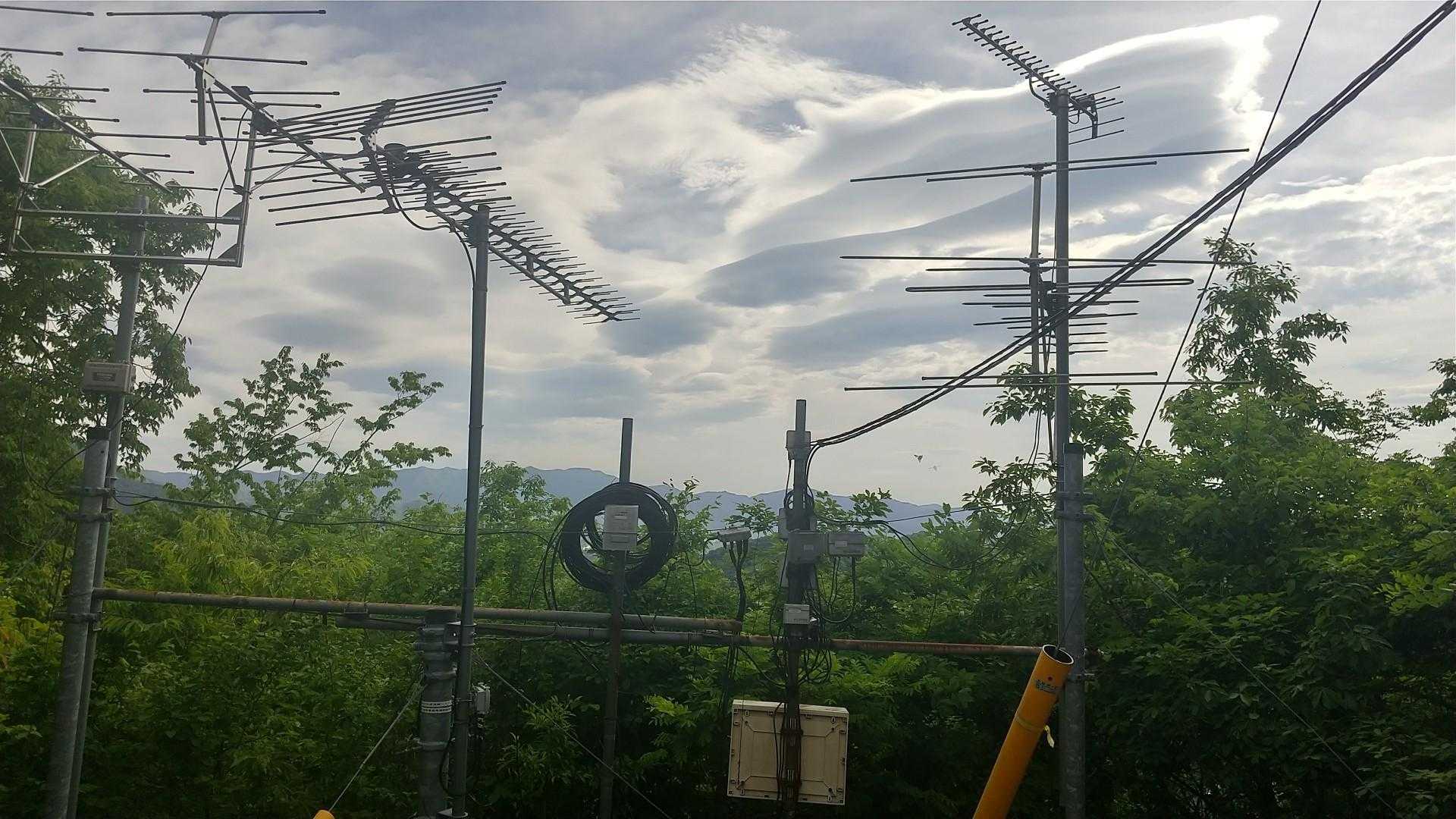 やっと山頂についた🎵
なんか、秘密基地のよう