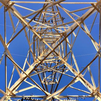 鉄塔まで来て南天の滝方面におります