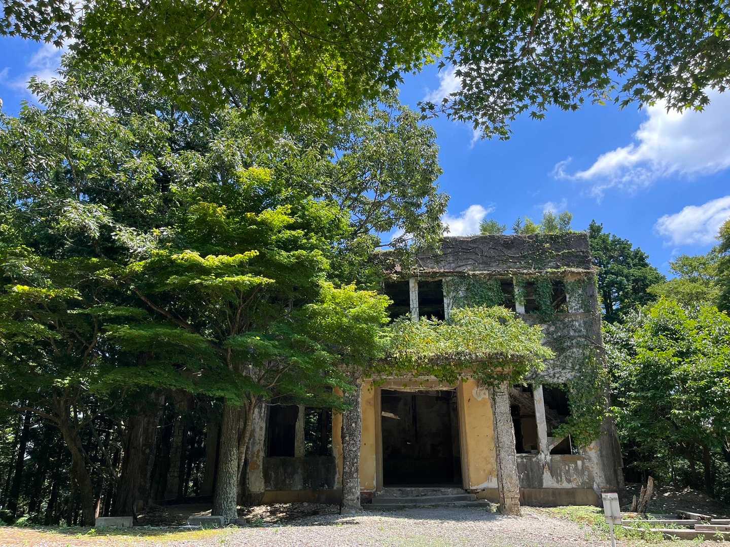 この廃墟感