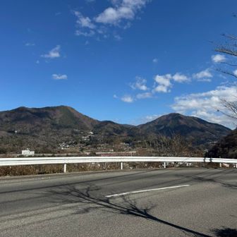 百蔵山と扇山。