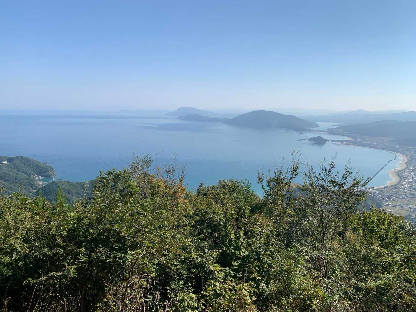 わー、海が真っ青！若狭湾だー！