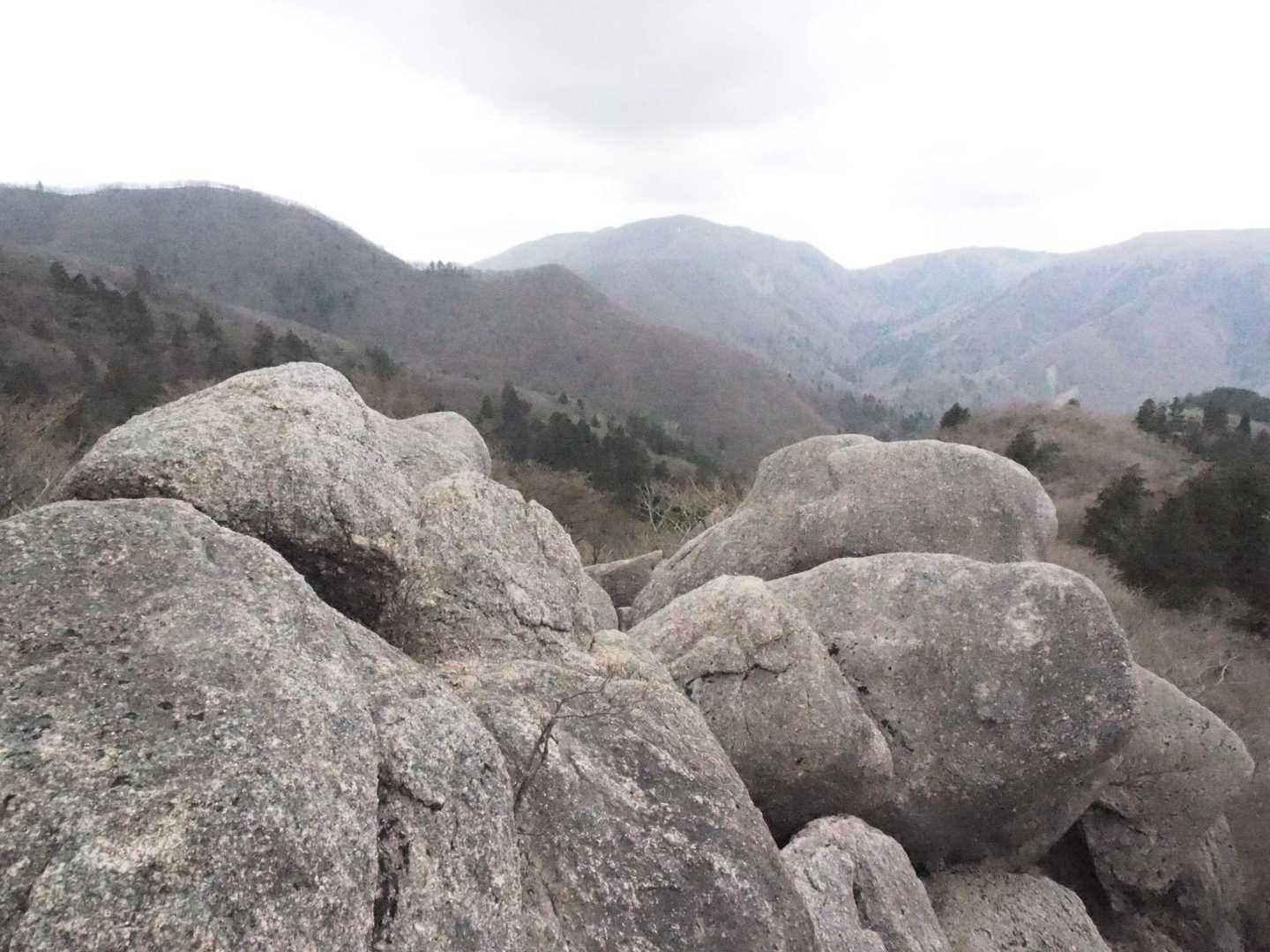 岩を巻いて