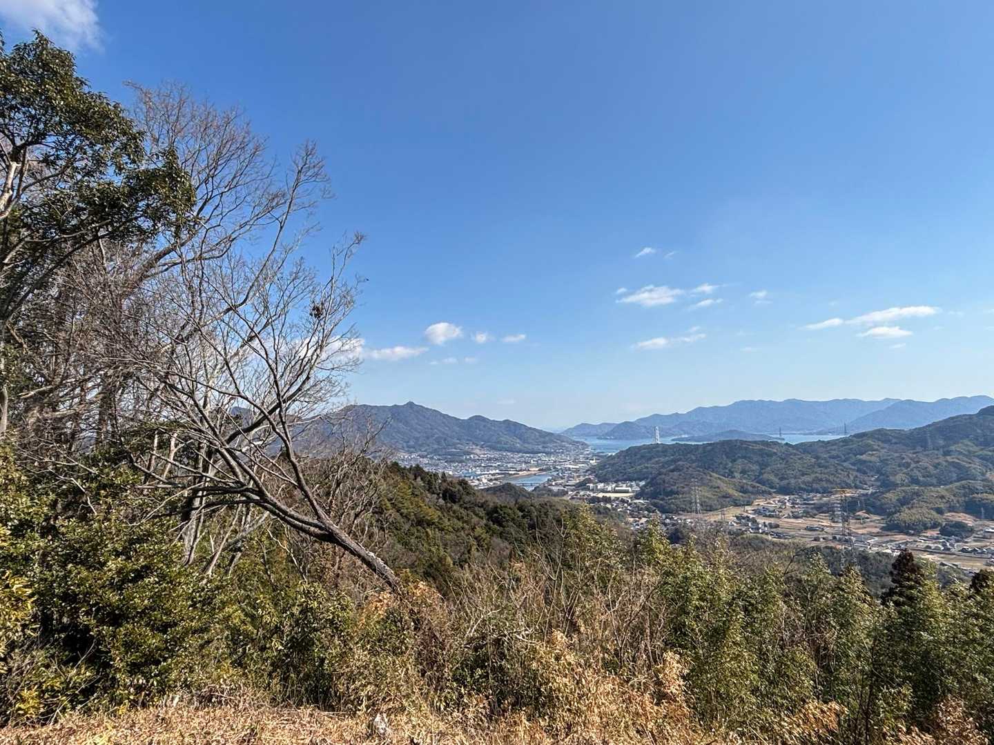 遠くに琴石山が見えます✨