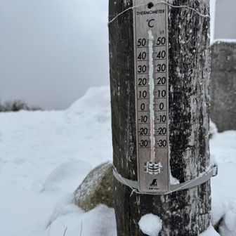 マシになったので外に出てみた。
−6℃。寒いけどもう少し粘りたい…。

そだ！いい事思いついた🤩