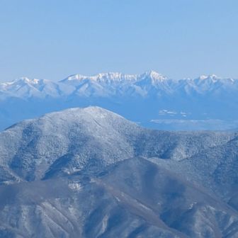 摩利支天から南八ヶ岳🙌
手前は旧町最高峰の鉢盛山✨️