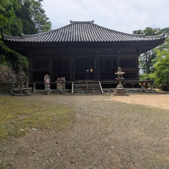 更に下ると、やがて大威徳寺本堂に出る！
