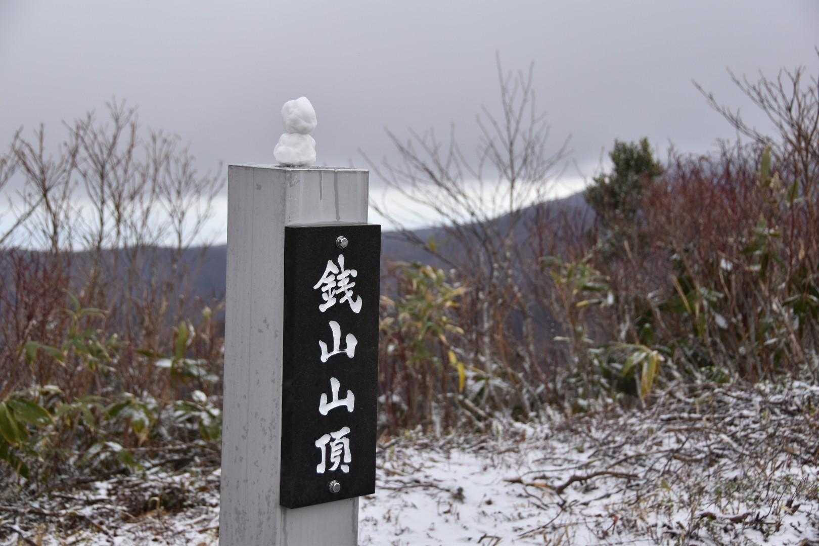 不格好な雪だるま作りました