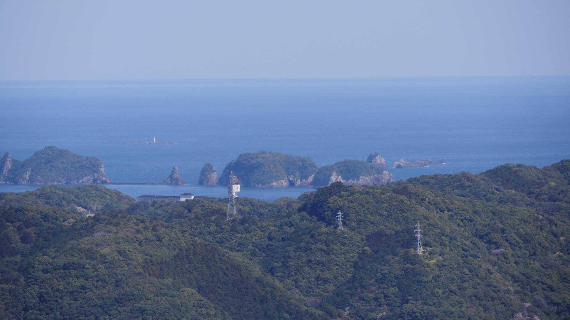 東の眺望🧐

勝浦港辺りの島達