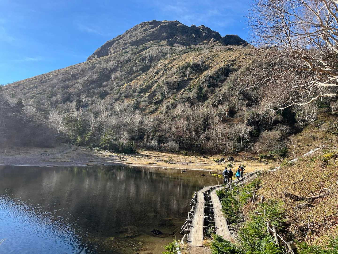 快晴ですが天気は下り坂に向かうのでなんとか
下山するまで持ちこたえてほしい。