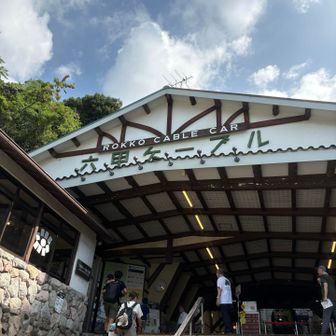 実は…    この辺りは初めて
ケーブルに乗らず登山道へ