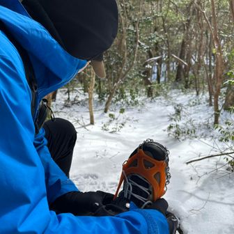 駐車場で「チェンスパ履く？」
「いや、履かない」

歩き始めてすぐに「やっぱり履く😄❄️」