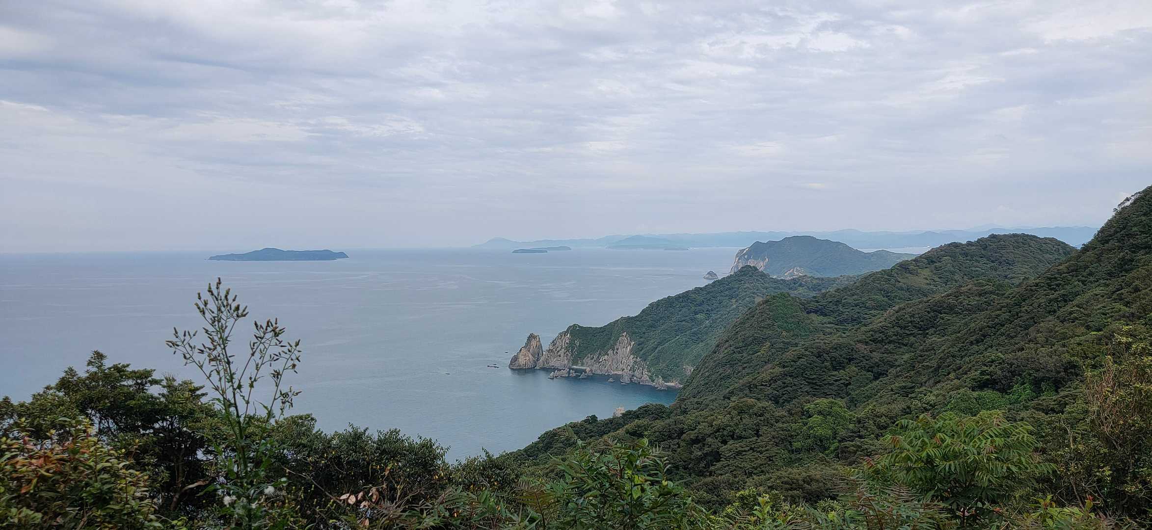 展望広場から、青海島が見えます。