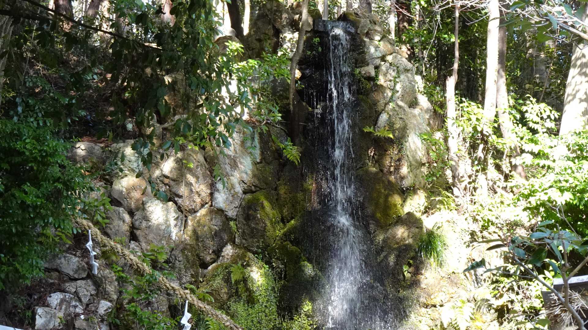 伊吹の滝へ下山完了